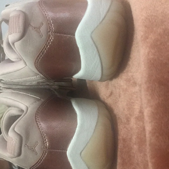 Woman’s air Jordan 11 retro lows 2018 - Picture 4 of 5